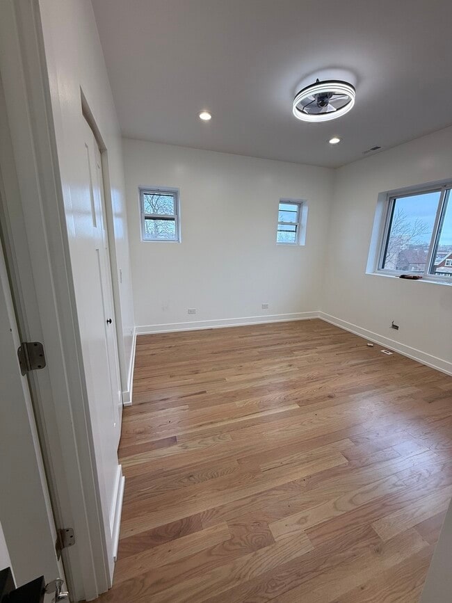 Building Photo - 1249 S Kedvale Ave