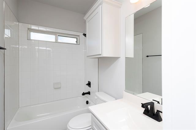 Building Photo - 5928 Mustang Creek Ln