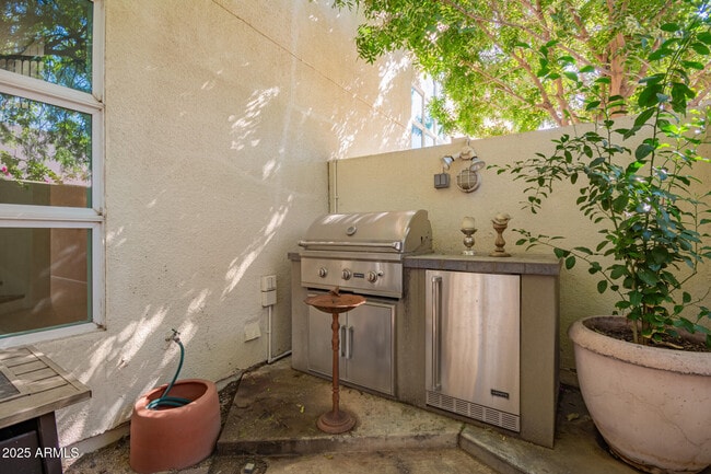 Building Photo - 21 W Pasadena Ave