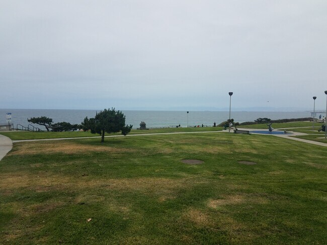 Building Photo - 121 Paseo De La Concha