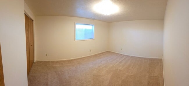 Building Photo - 3 bed, 3 bath Home in Sunnydell area Rexburg