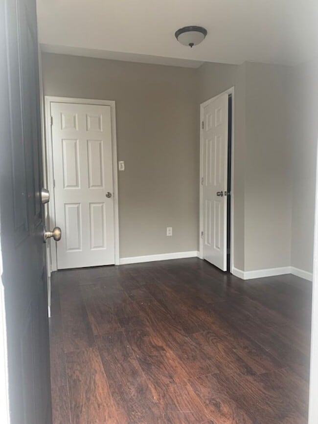 Building Photo - Beautiful 3 Bedroom / 2 Bathroom Home with Exposed Brick – Available Now!