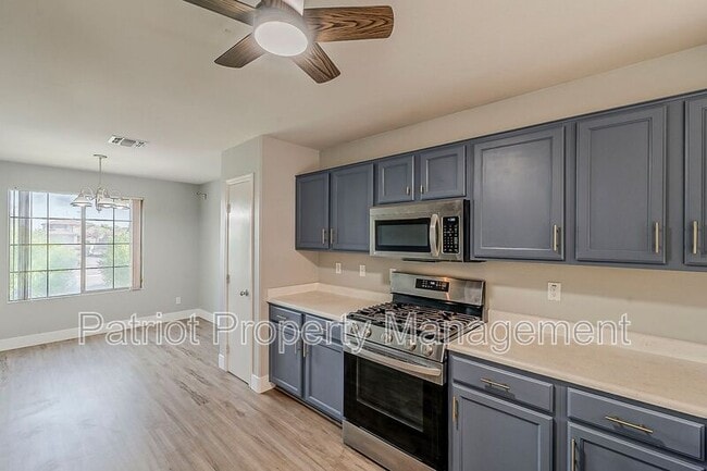 Building Photo - 13930 W Country Gables Dr