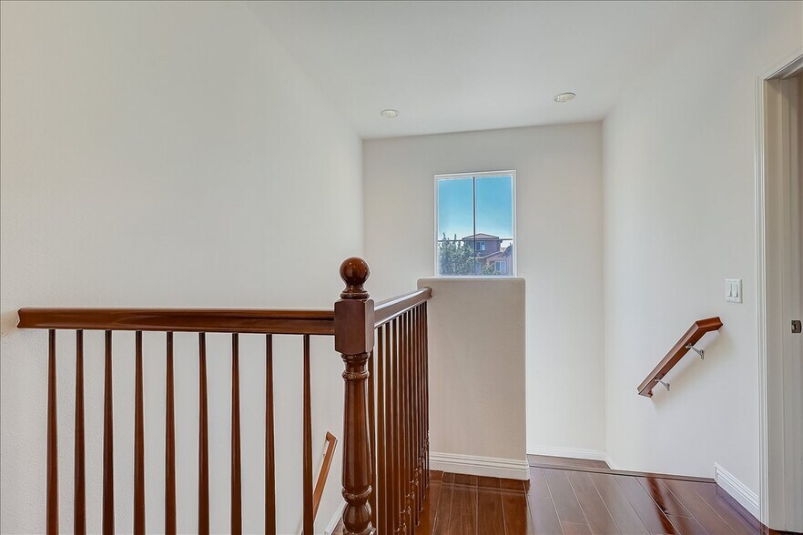 Building Photo - 3115 N Sunrise Ct