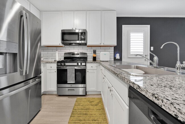 Building Photo - Cozy 3 Bedroom Home on San Antonio's Far West Side!