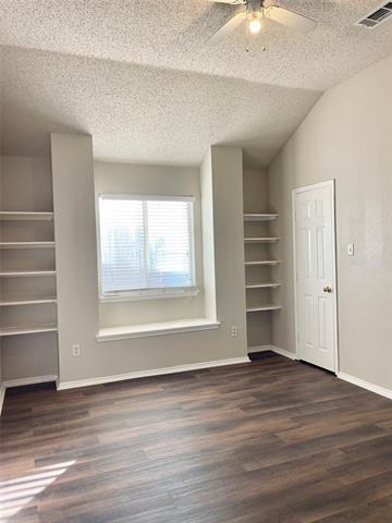 Building Photo - 7728 Parkwood Plaza Dr