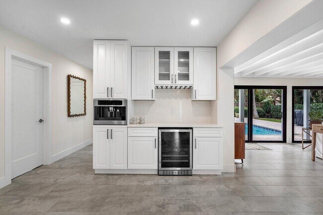 Building Photo - 2021 NW 3rd Ave