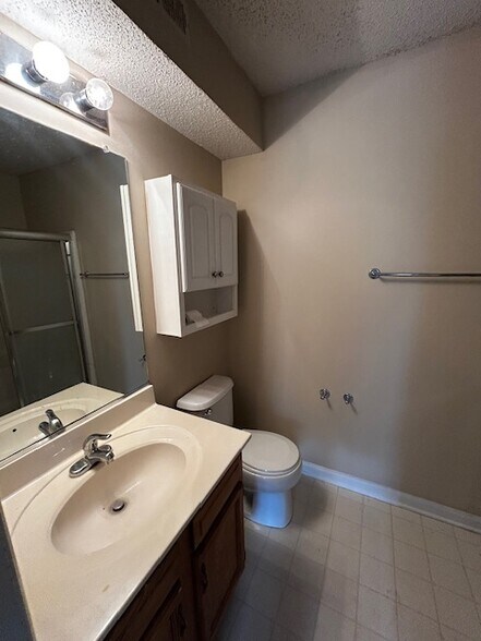 Building Photo - 5012 Lawndale Dr