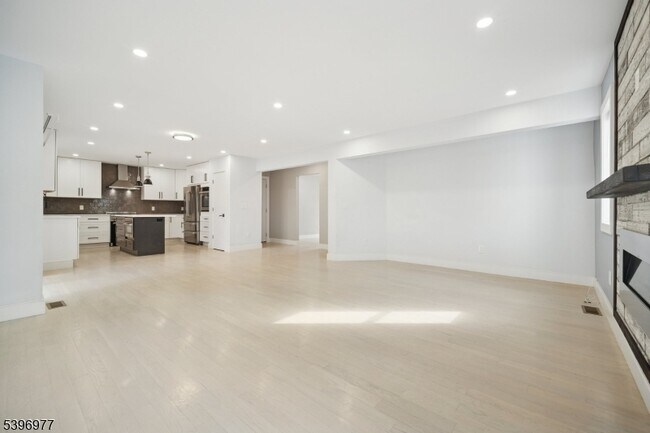 Building Photo - 134 Hillside Ave