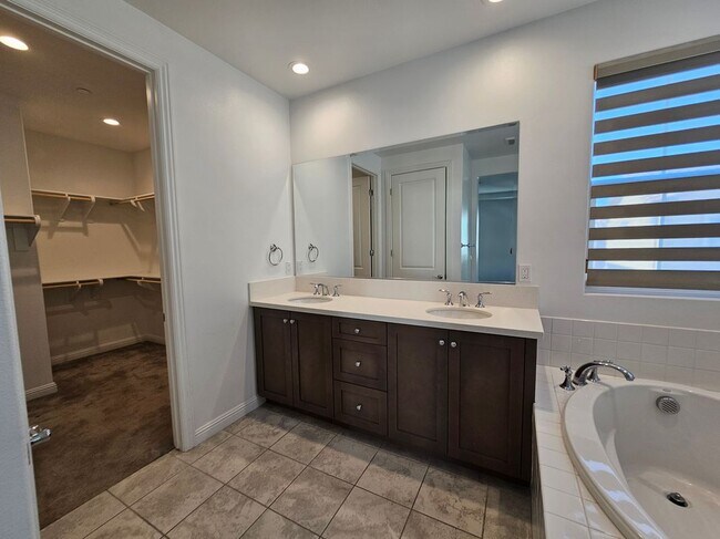 Building Photo - 20841 Acorn Cir
