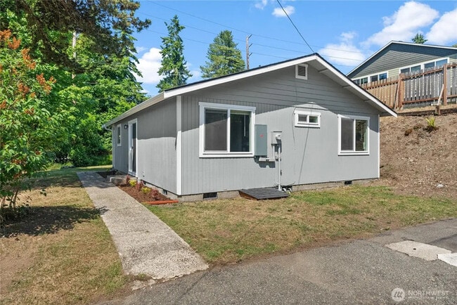 Building Photo - 502 Tullis St NE