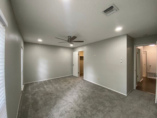Building Photo - 7146 Spring Grove Dr