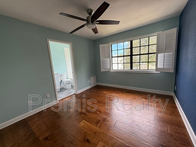 Building Photo - 1070 Sanibel Ct