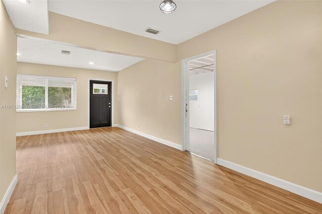 Building Photo - 4820 NE 1st Terrace