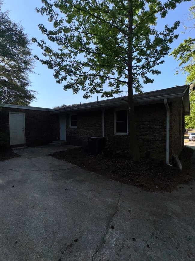 Building Photo - 40 Sue Alice Ln