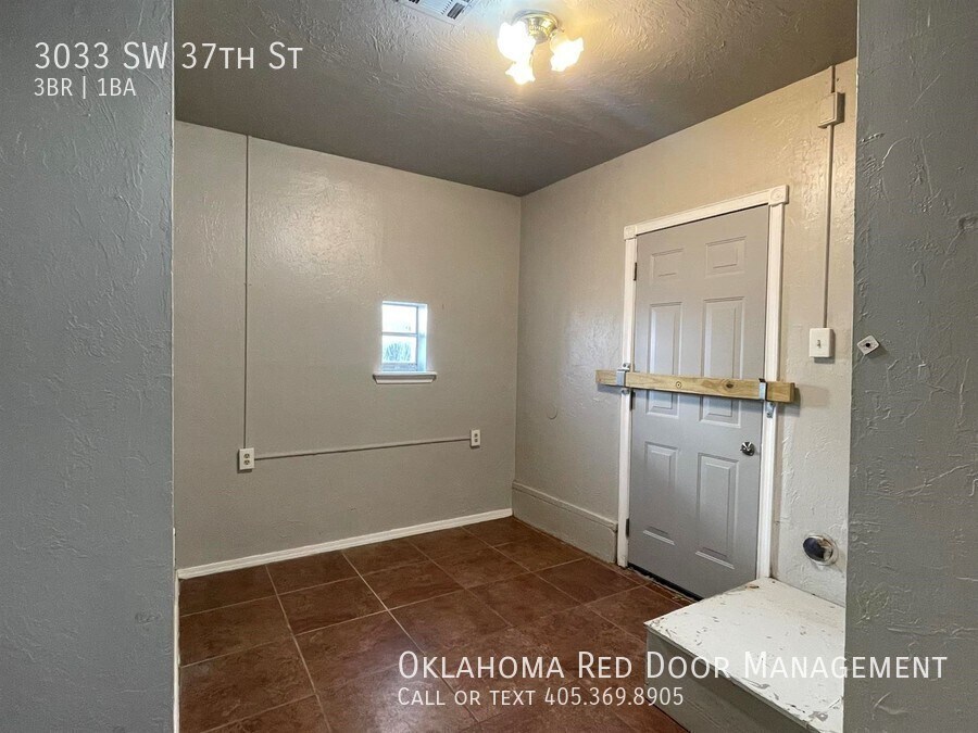 Building Photo - 3033 SW 37th St