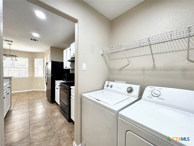 Building Photo - 831 Sagewood Trail