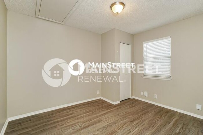 Building Photo - 9054 Chinon