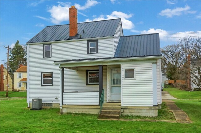 Building Photo - 740 Pershing St