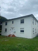 Building Photo - 1401 SW 42nd Ave