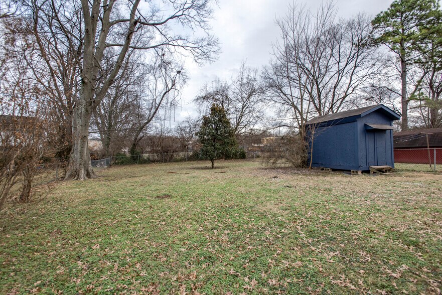 Building Photo - 2204 Rosehaven Dr