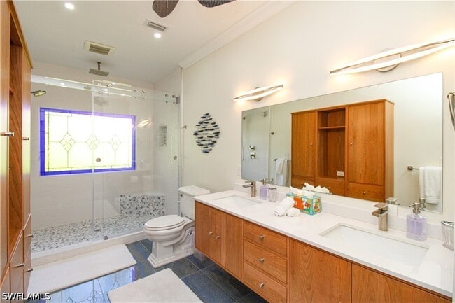 Building Photo - 2150 Marina Dr