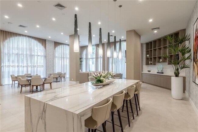 Building Photo - 3640 Yacht Club Dr