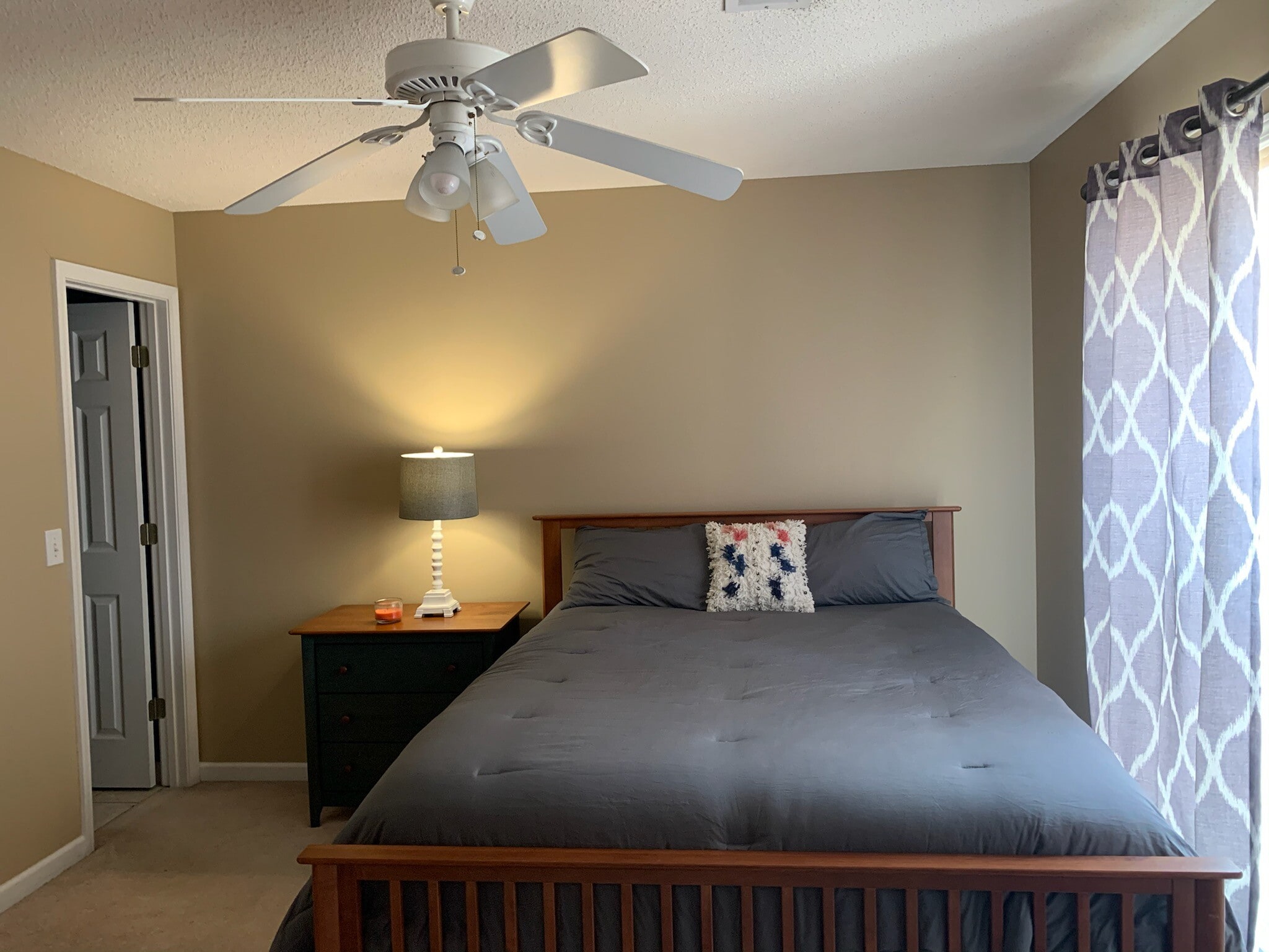 Queen Sized Bedroom - 423 N Donahue Dr
