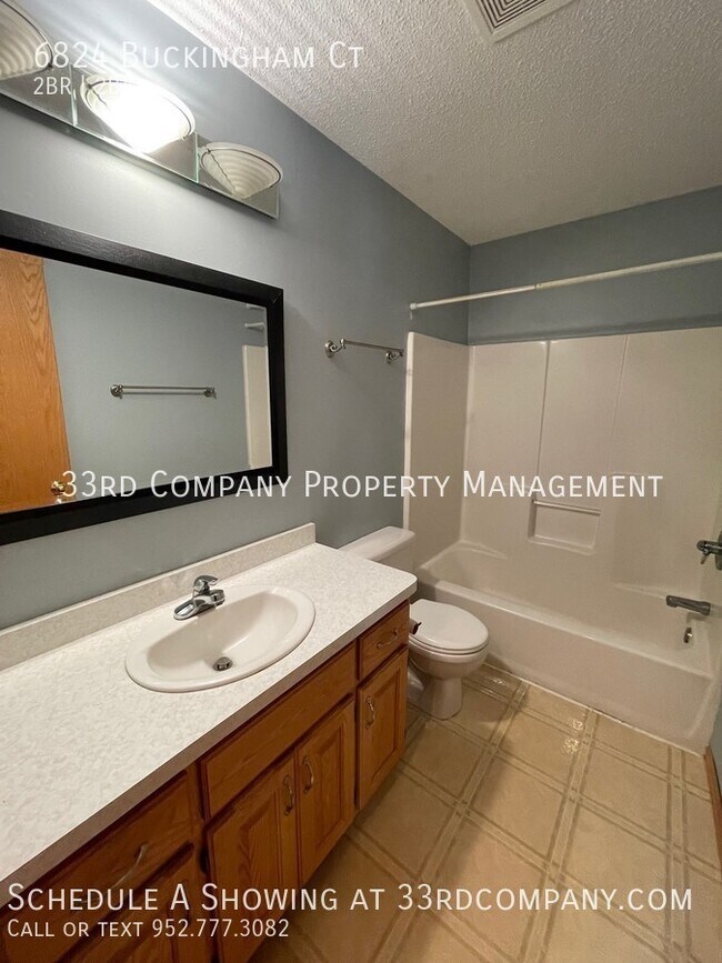 Building Photo - Bright, Updated Twin Home on Cul-de-sac ne...