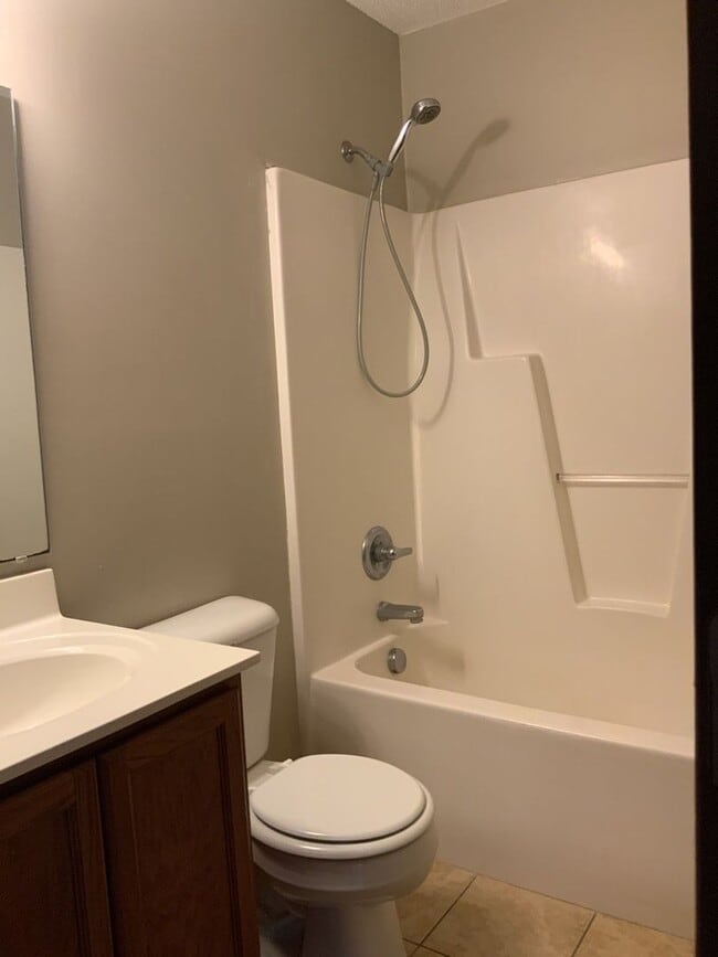 Building Photo - 3 Bedroom 2 Bath Home Located Between MCAS...