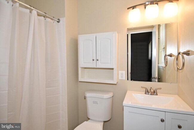 Building Photo - 1209 Marton St