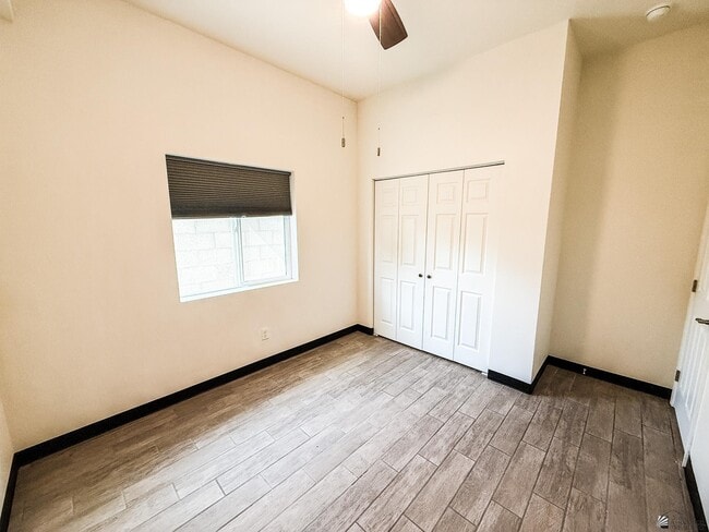Building Photo - 195 N 17th Ave