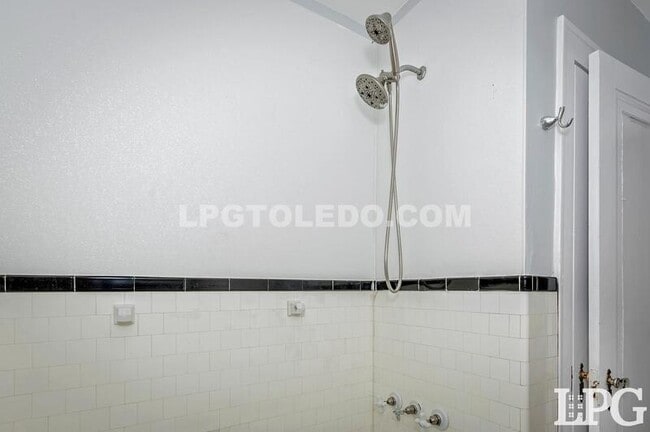 Building Photo - 2517 Montebello Rd