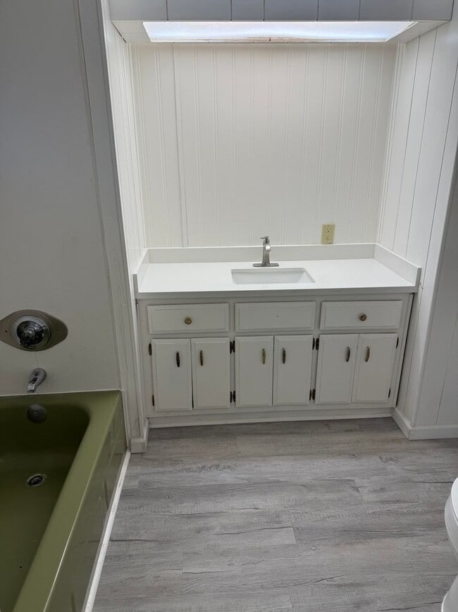 Building Photo - Corner Home with Willow Lake View