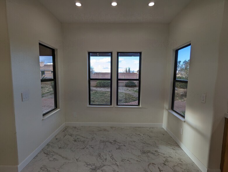 Building Photo - 42057 Parkmont Dr