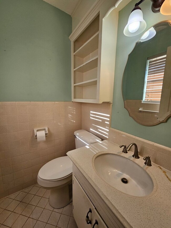 Building Photo - (3) Bed/(1.5) Bath Near Core Norman and OU...