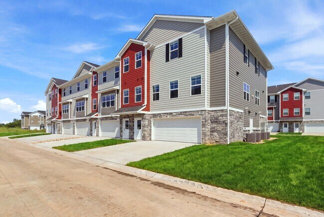Building Photo - 142 Russ Dr SW