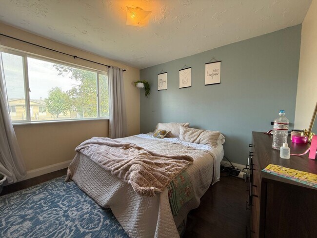 Building Photo - Modern Comfort in the Heart of West Jordan...