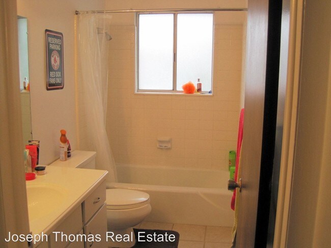 Building Photo - 1583 800 E