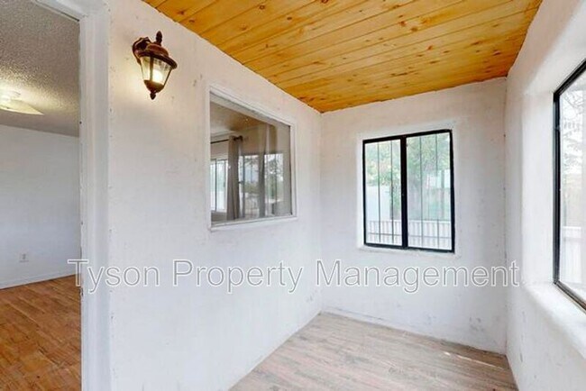 Building Photo - 1630 Griegos Rd NW