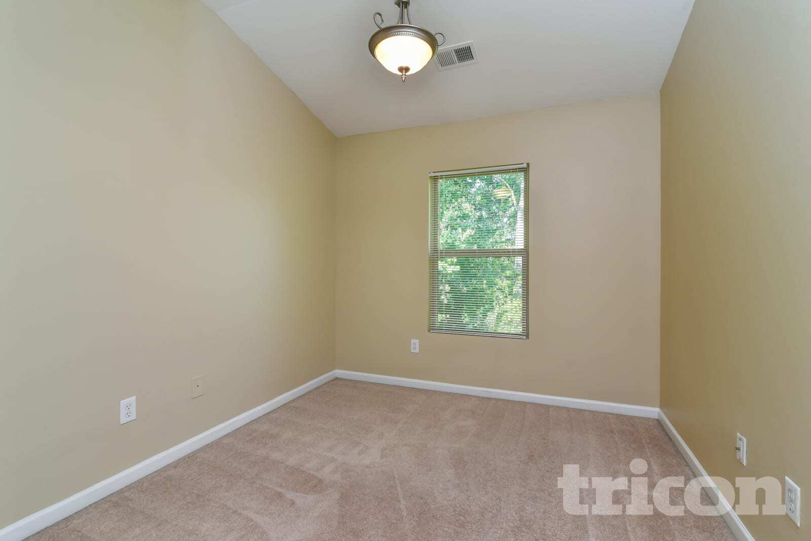 Building Photo - 1470 Knights Trail