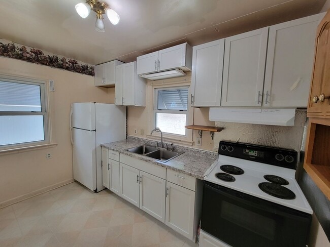 Building Photo - 3 Bedroom Single Family home for Rent