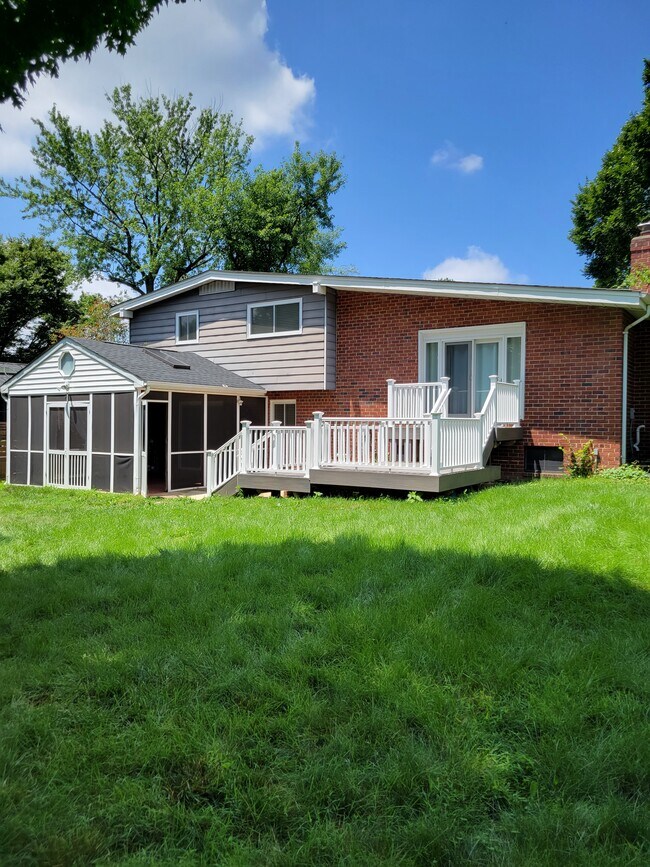 Building Photo - 1107 N Pegram St