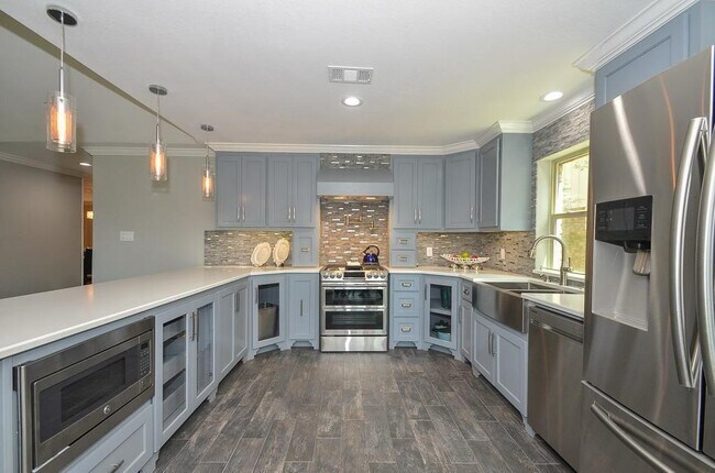 Building Photo - 867 Carlingford Ln