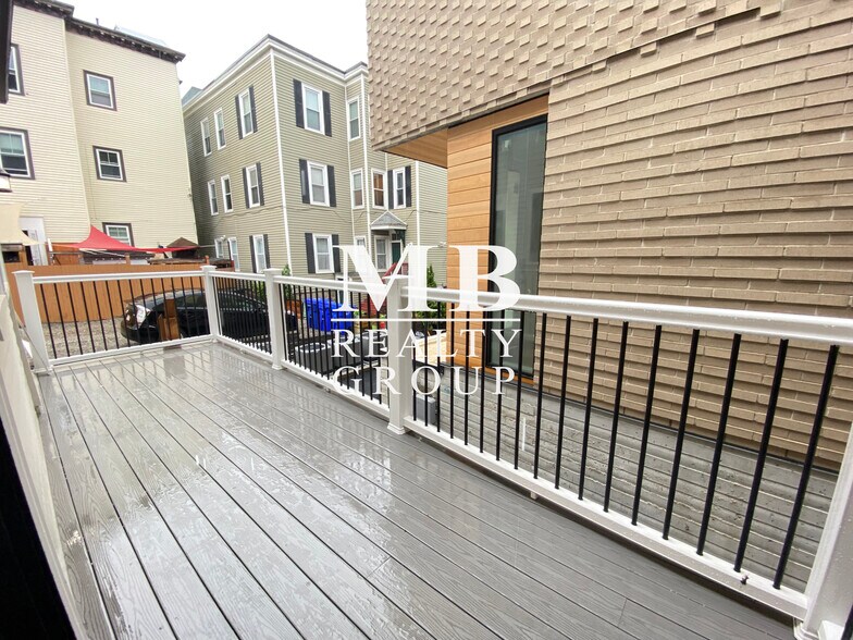 Building Photo - 199 Boylston St