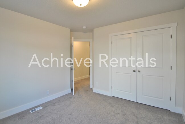 Building Photo - 368 E 2075 N