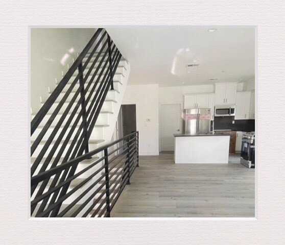 Building Photo - 5654 Klump Ave