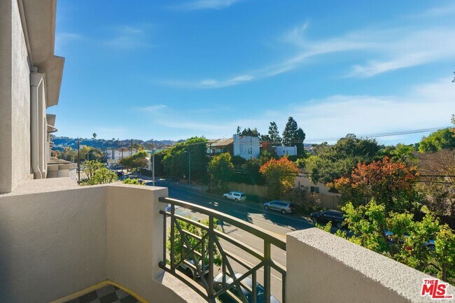 Building Photo - 4424 Whitsett Ave