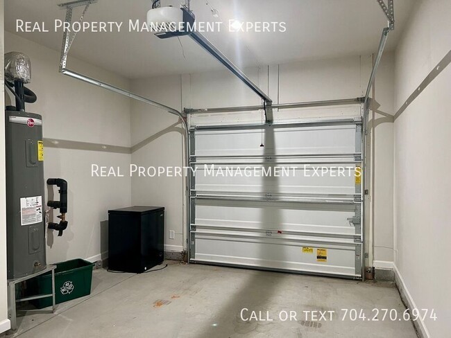 Building Photo - 3115 Hutton Gdns Ln