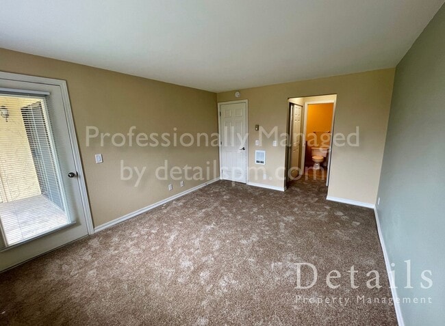 Building Photo - ** APPLICATION PENDING** 2BR Bremerton Condo, Incl W/S/G